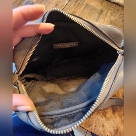 Marc Jacobs Leather Crossbody Bag - Picture 4 of 10